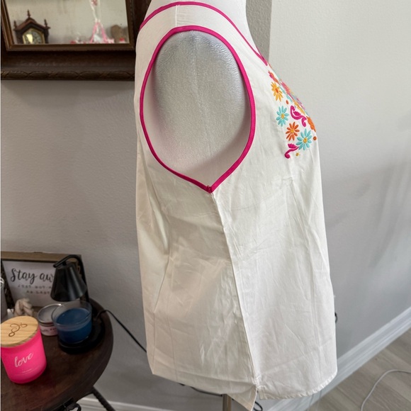 Disney White Top with Colorful Embroidery - Picture 4 of 6